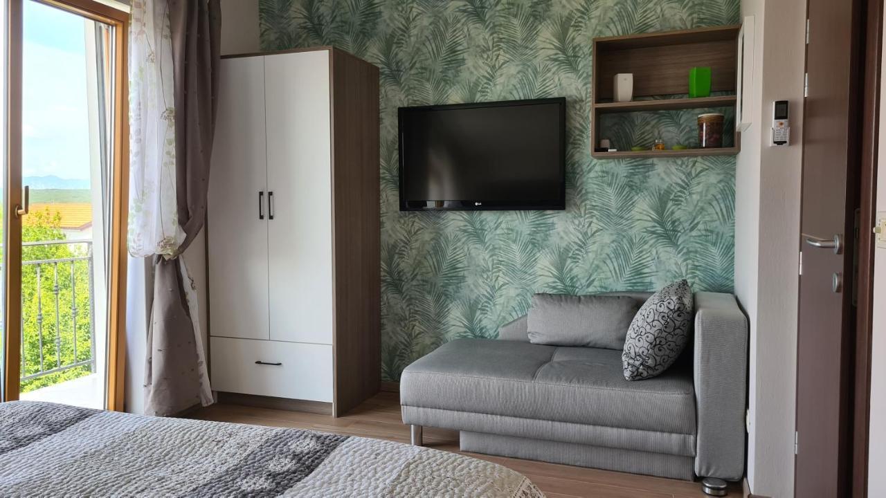 Villa Amalia Apartments Malinska Exterior foto